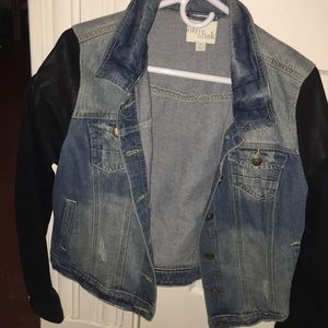 Jean jacket with leather sleeves